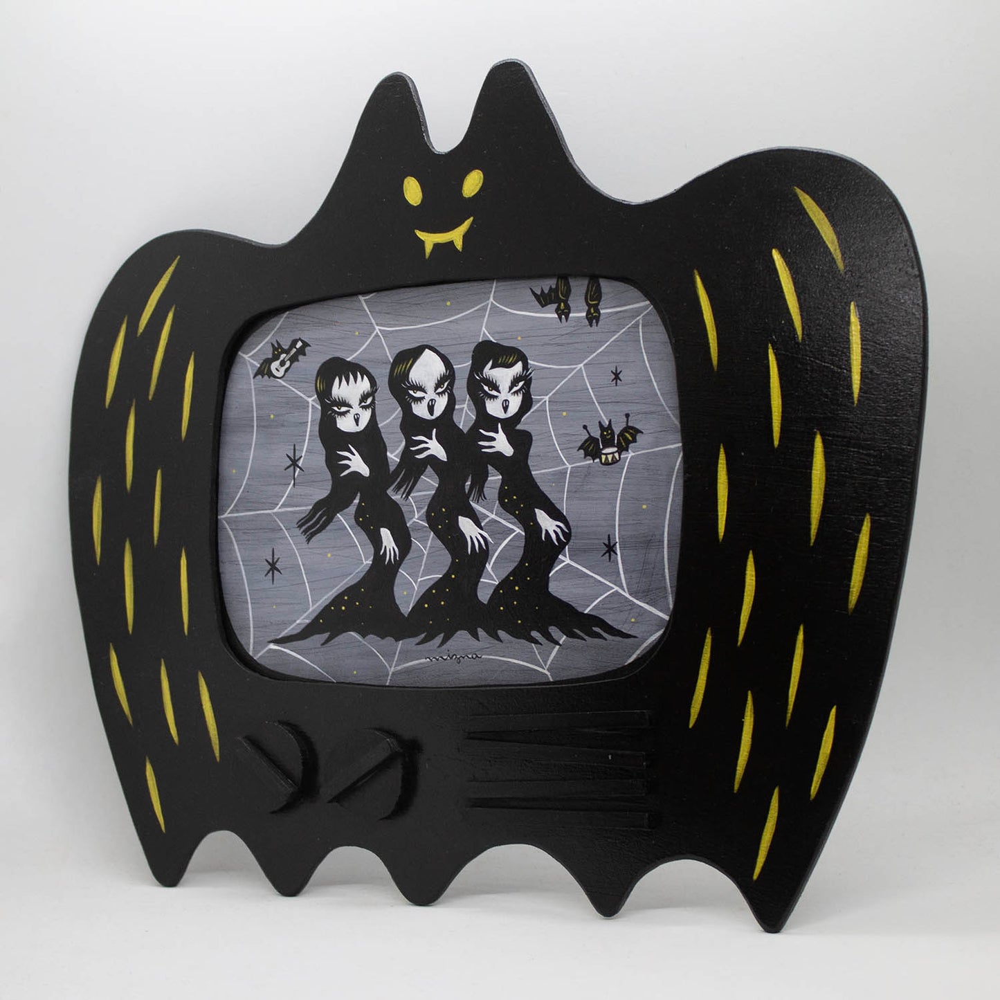 Mizna Wada - Spooky TV