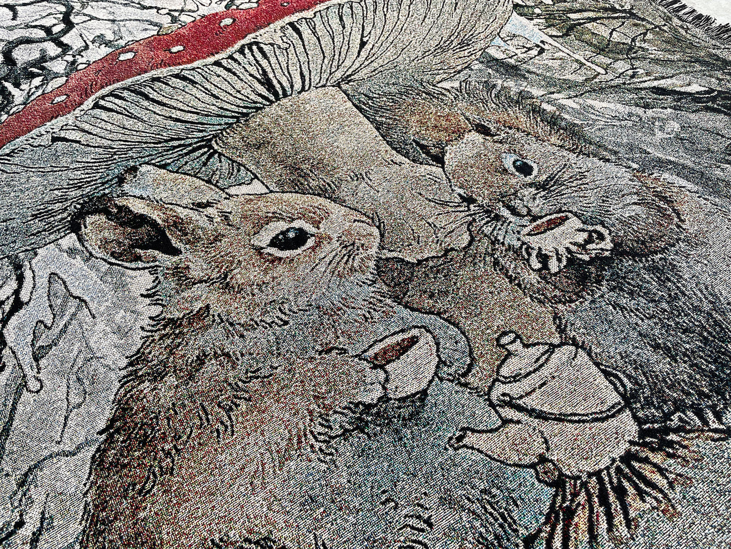 リリー・セイカ・ジョーンズ - 毒キノコの下でお茶を飲もうブランケットタペストリー