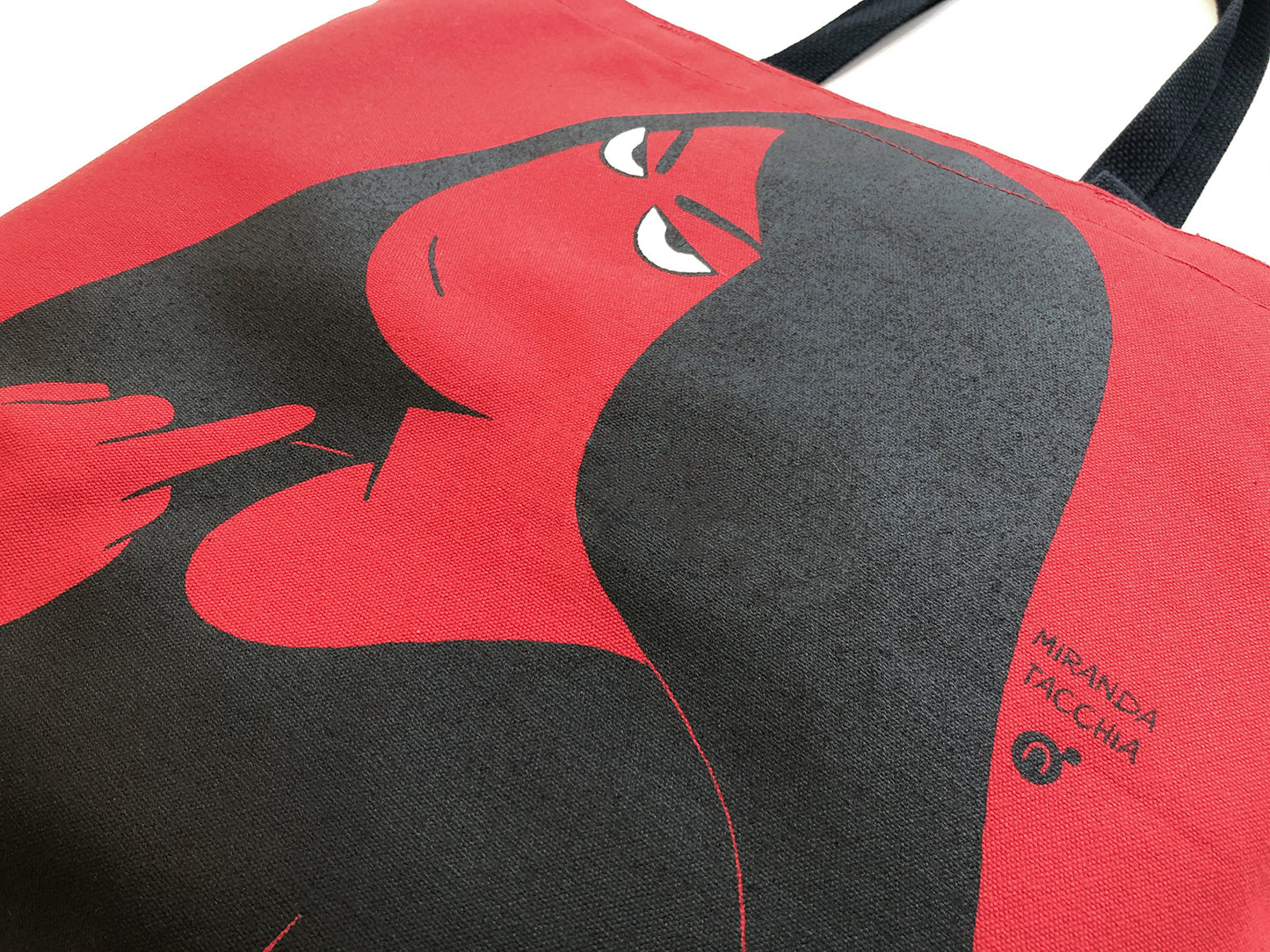 ミランダ・タキア - 中指トート