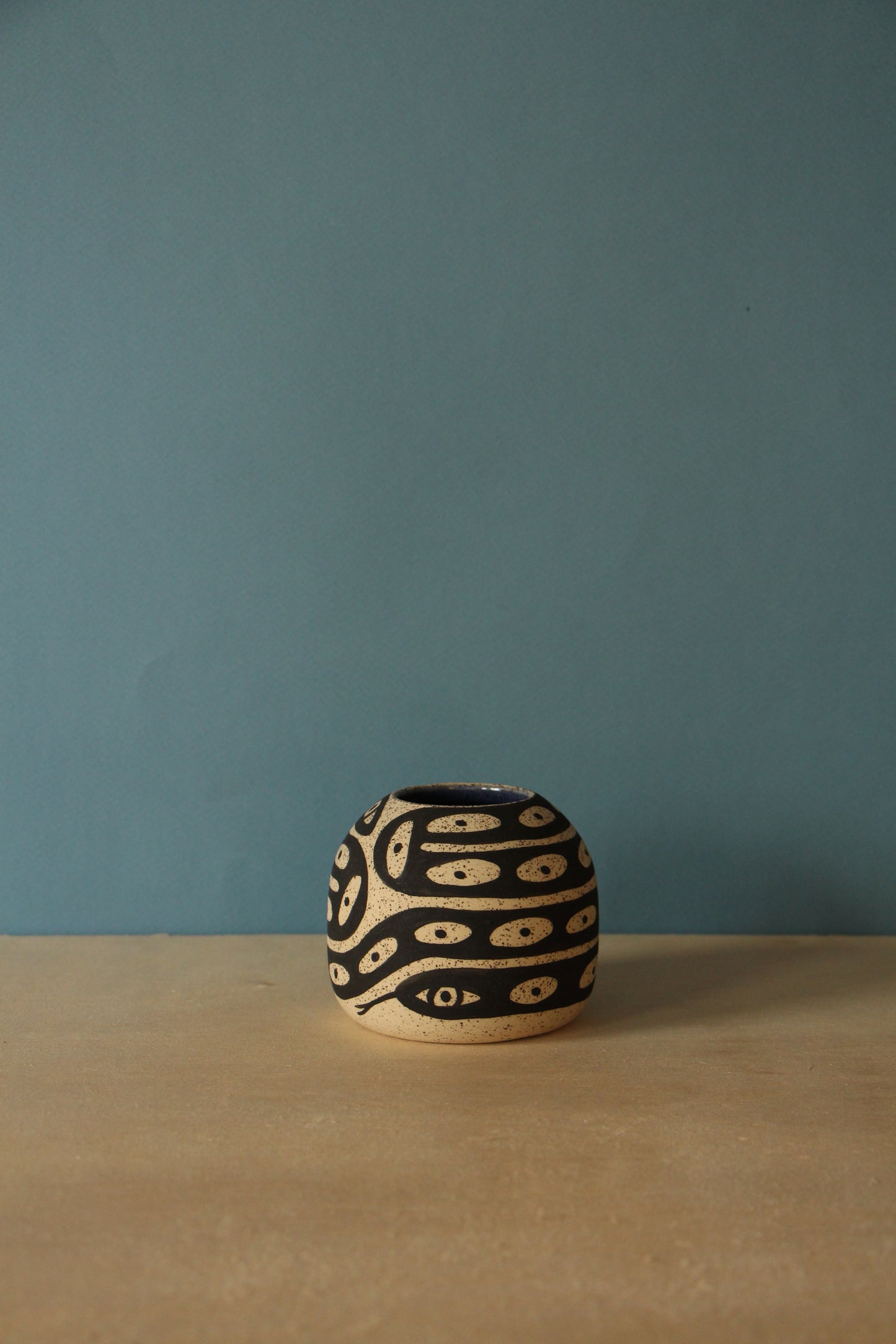 Perro y Arena - Coiled Snake Vase