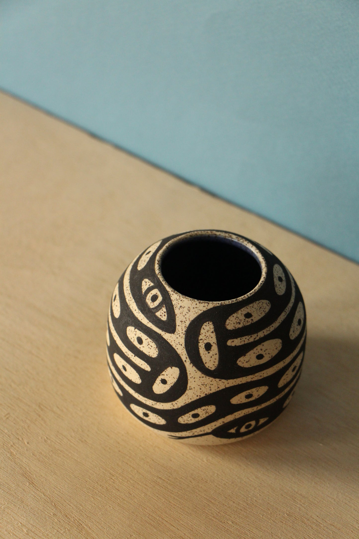 Perro y Arena - Coiled Snake Vase