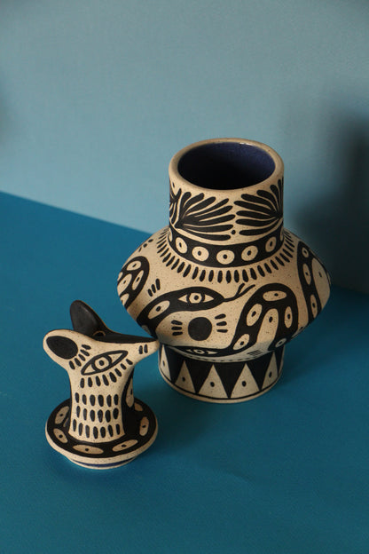 Perro y Arena - Coyote Urna 4