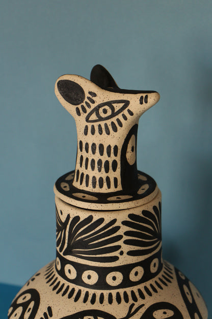 Perro y Arena - Coyote Urna 4